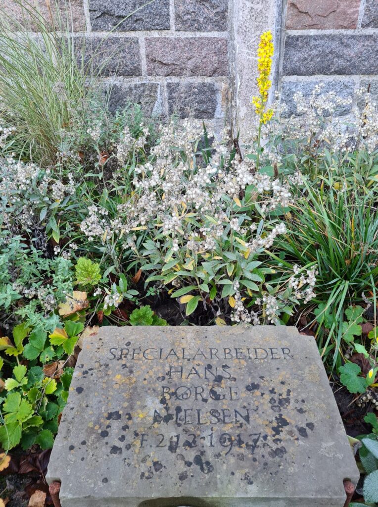 Hans Børge Nielsens Mindesten på Almen Kirkegården